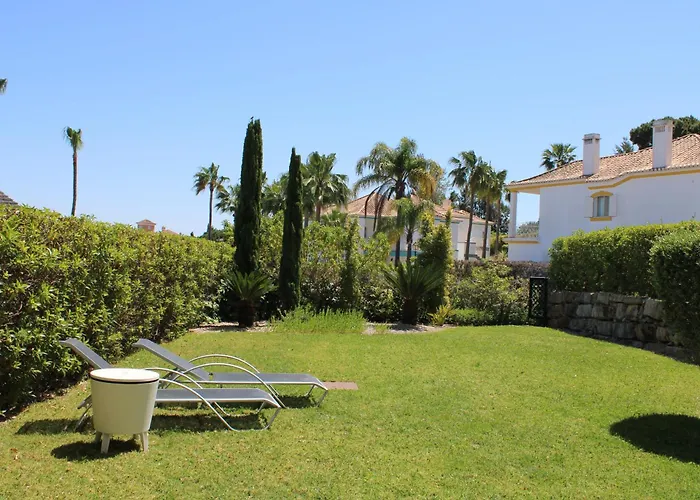 Luxury 2 Bedroom Apartment With Private Garden